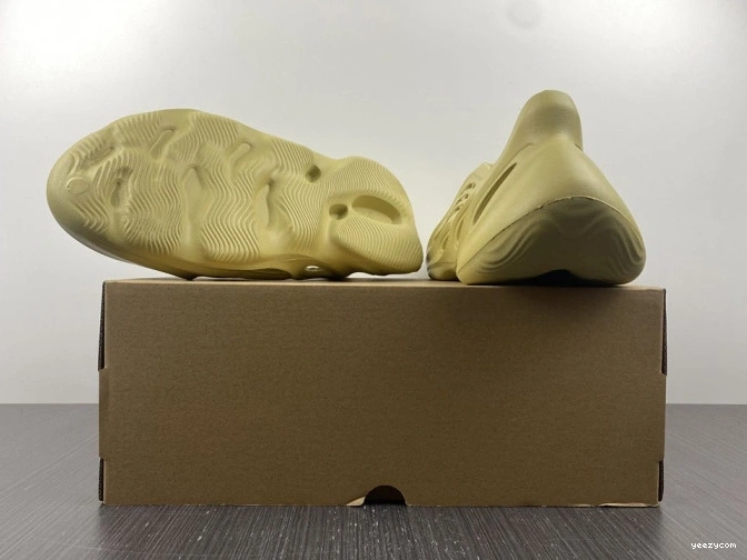 Foam Adidas RNNR Yeezy Sulfur GV6775 1115